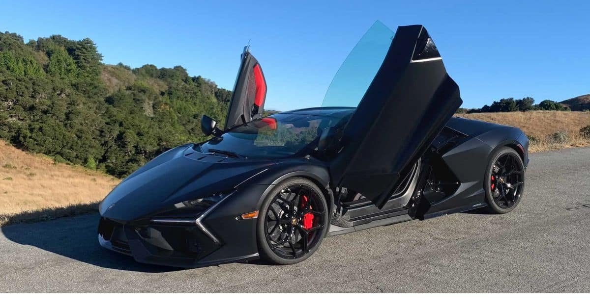 Lamborghini Revuelto
