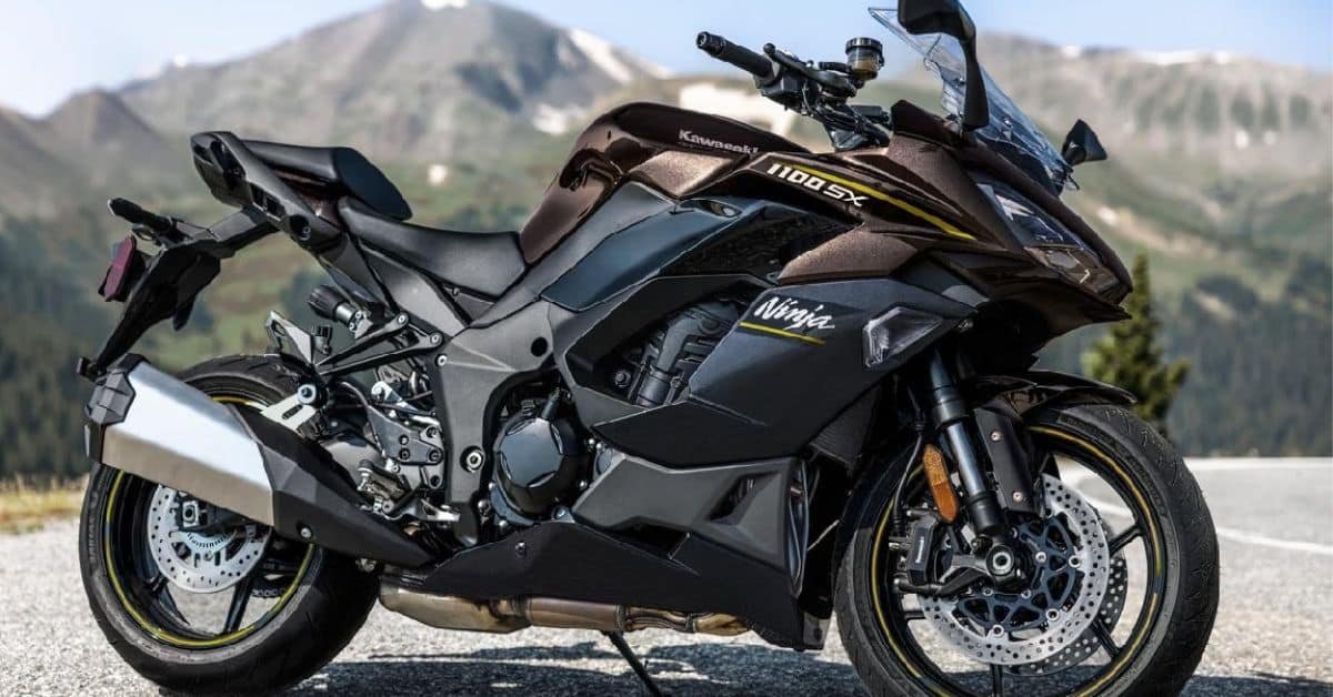 Kawasaki Z650RS 2026 motorcycle launched in India on December 30, 2025, showing retro-modern stylin
