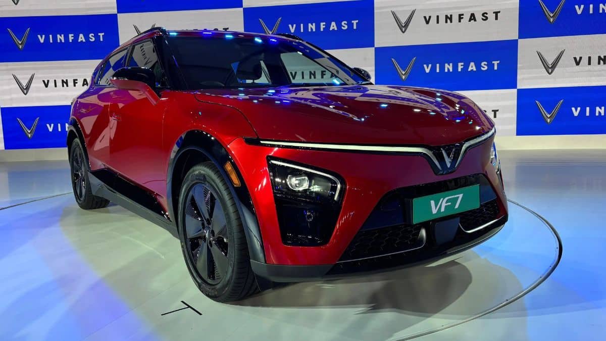 VinFast VF6 electric SUV achieving 5-star Bharat NCAP safety rating on January 22, 2026