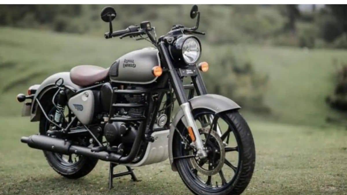 Royal Enfield motorcycle lineup marking record domestic sales achievement in CY2025