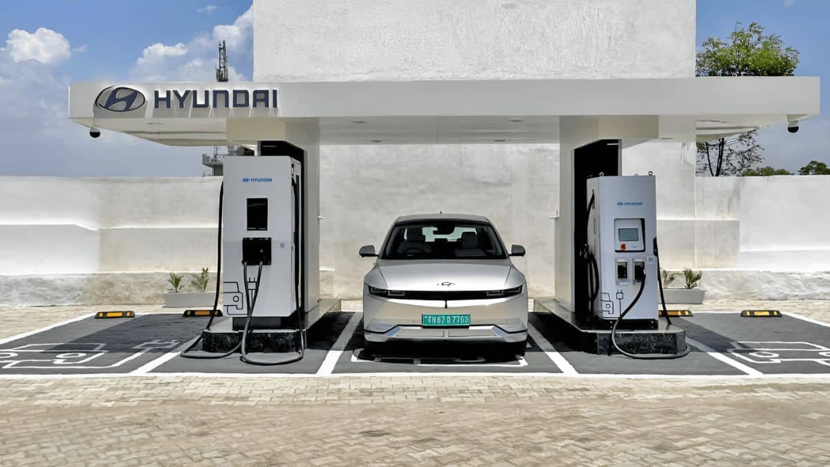 Delhi EV retrofitting policy faces auto industry concerns announced January 23 2026