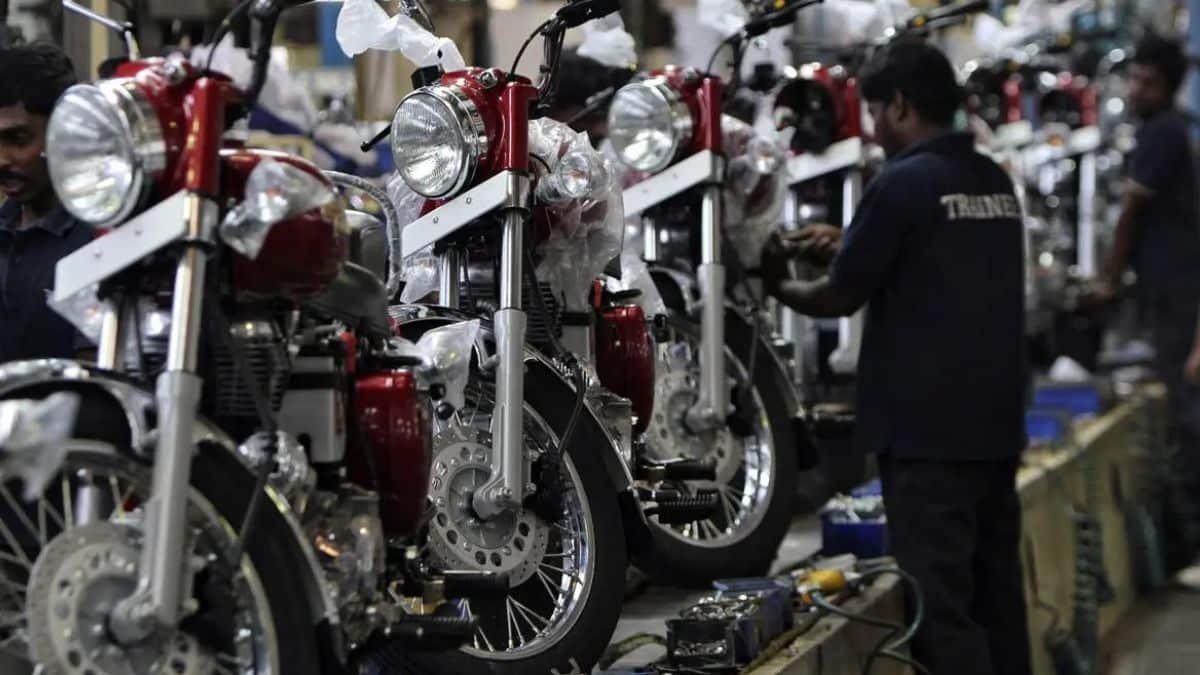 India motorcycle exports reach record 4.3 million units in 2025 industry data
