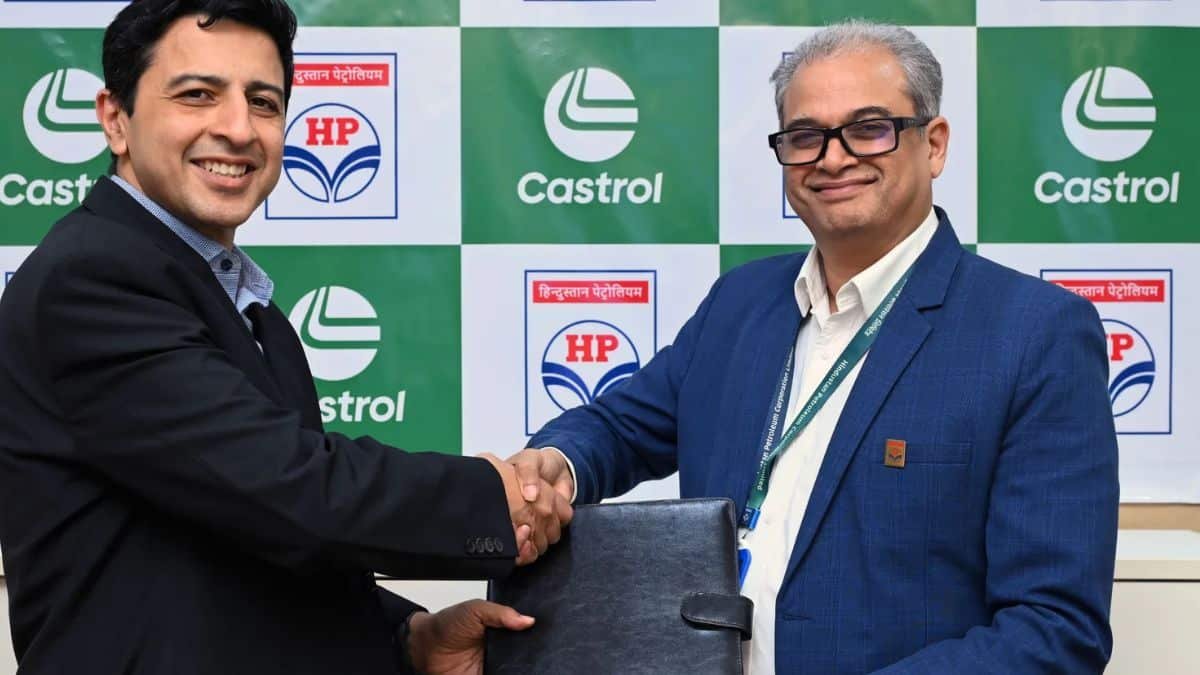 HPCL and Castrol India executives announcing re-refined base oil partnership on January 27, 2026
