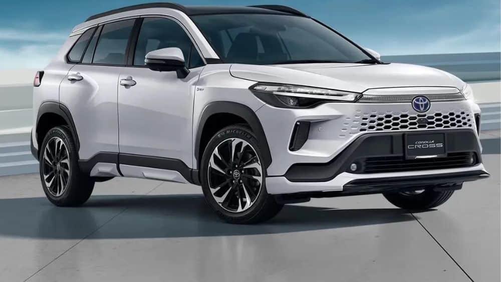 SUV passenger vehicle on Indian roads