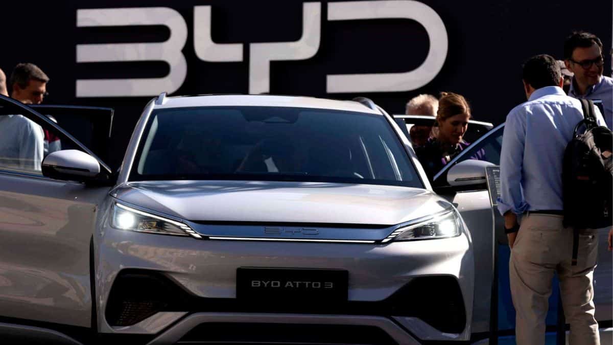 Chinese electric vehicles expanding into global markets as EV exports rise in 2025