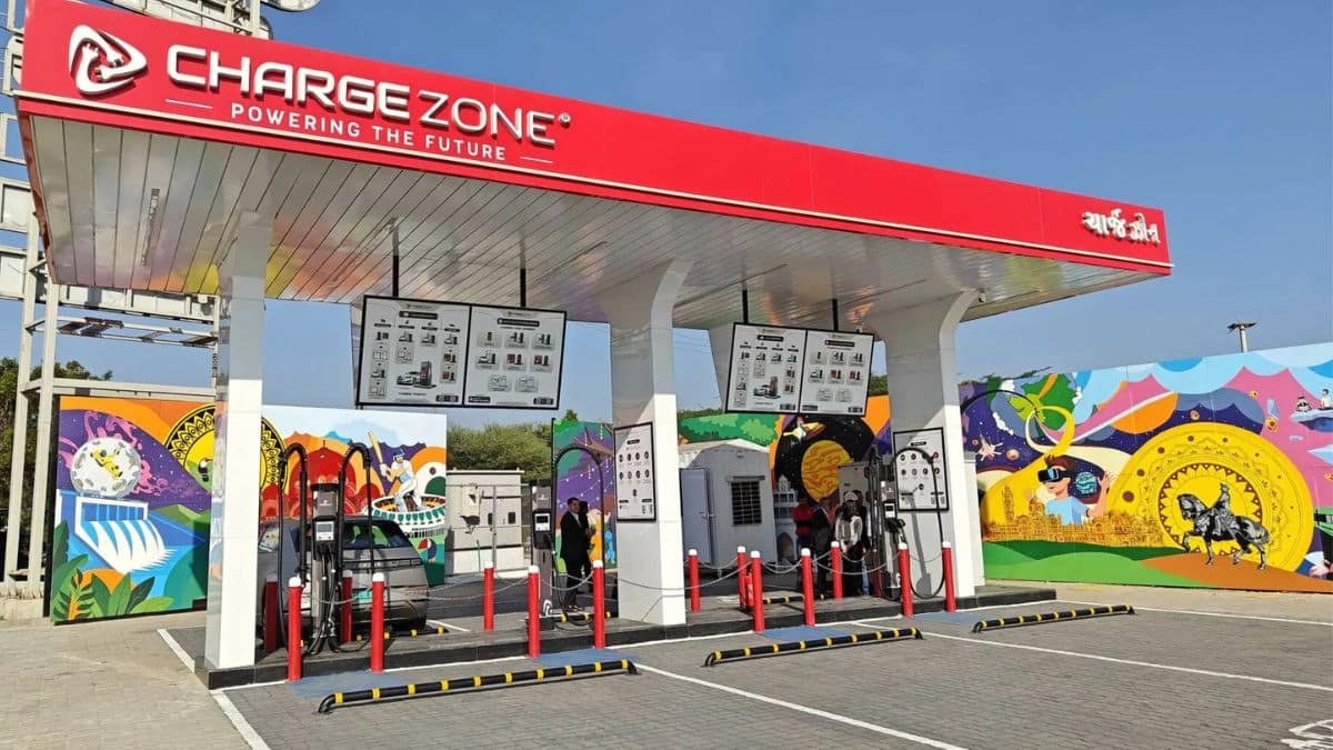 Electric vehicle fast charging station in India showcasing CCS2 connector – 2026 market trend