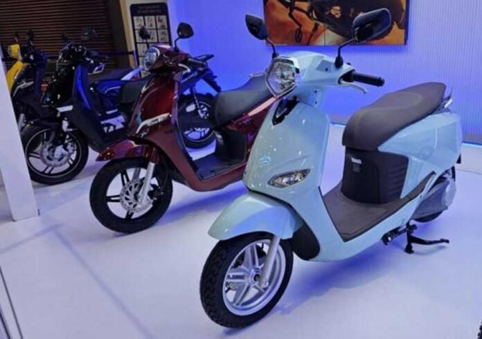 Motorcycles and scooters representing India’s two-wheeler industry growth outlook for FY2026