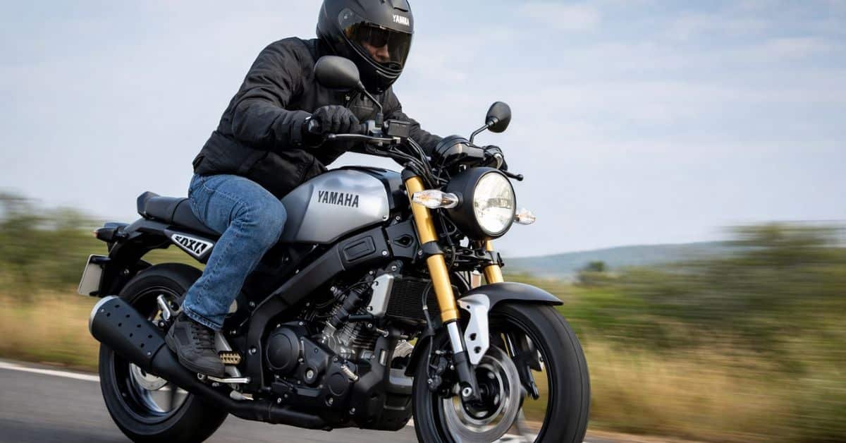 Yamaha XSR 155 modern retro motorcycle on road showing performance and mileage balance