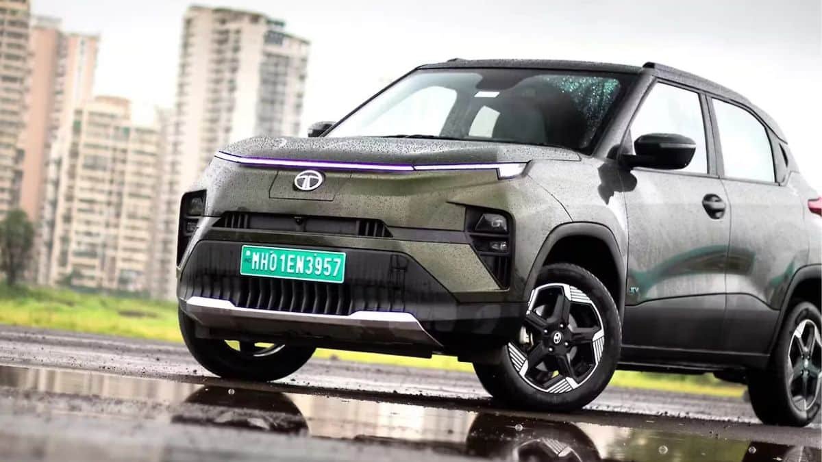 Car showroom in India showing facelift model and outgoing model side by side for buyer decision