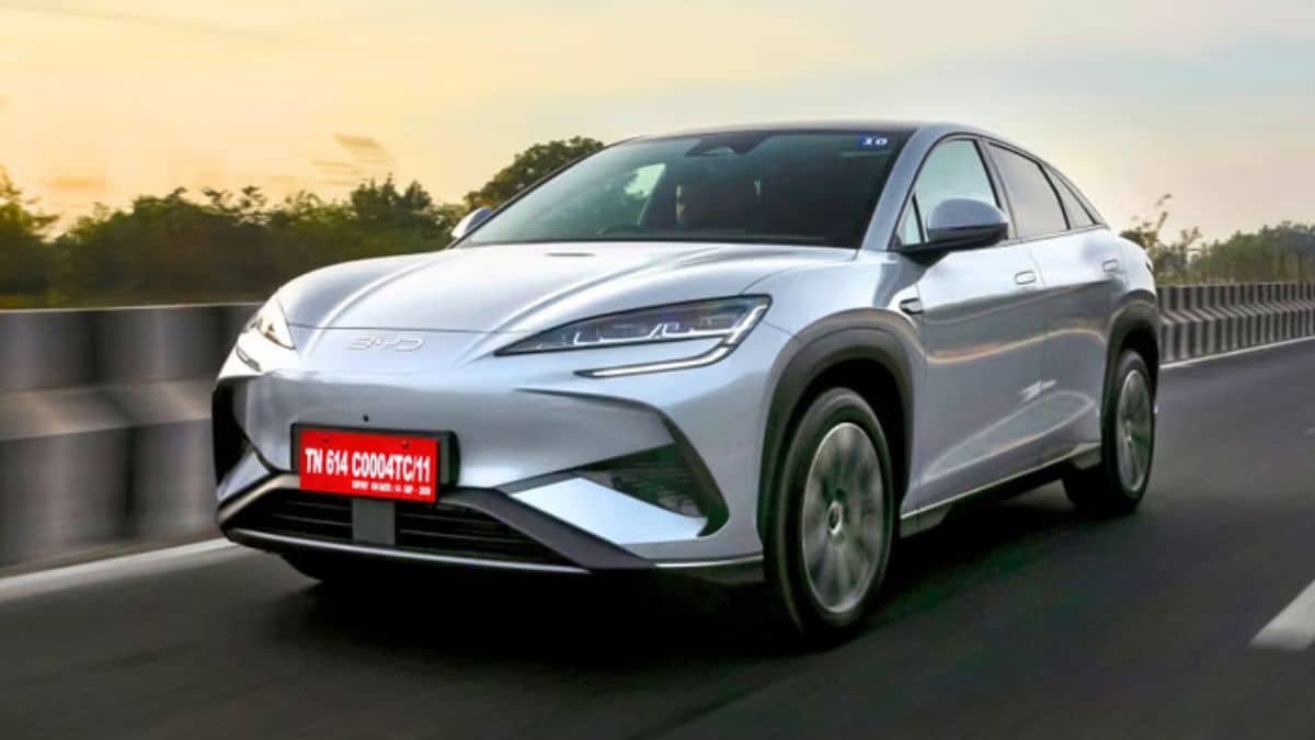 BYD Sealion 7 electric SUV front view showing premium design, LED headlights and 500km range premium EV styling