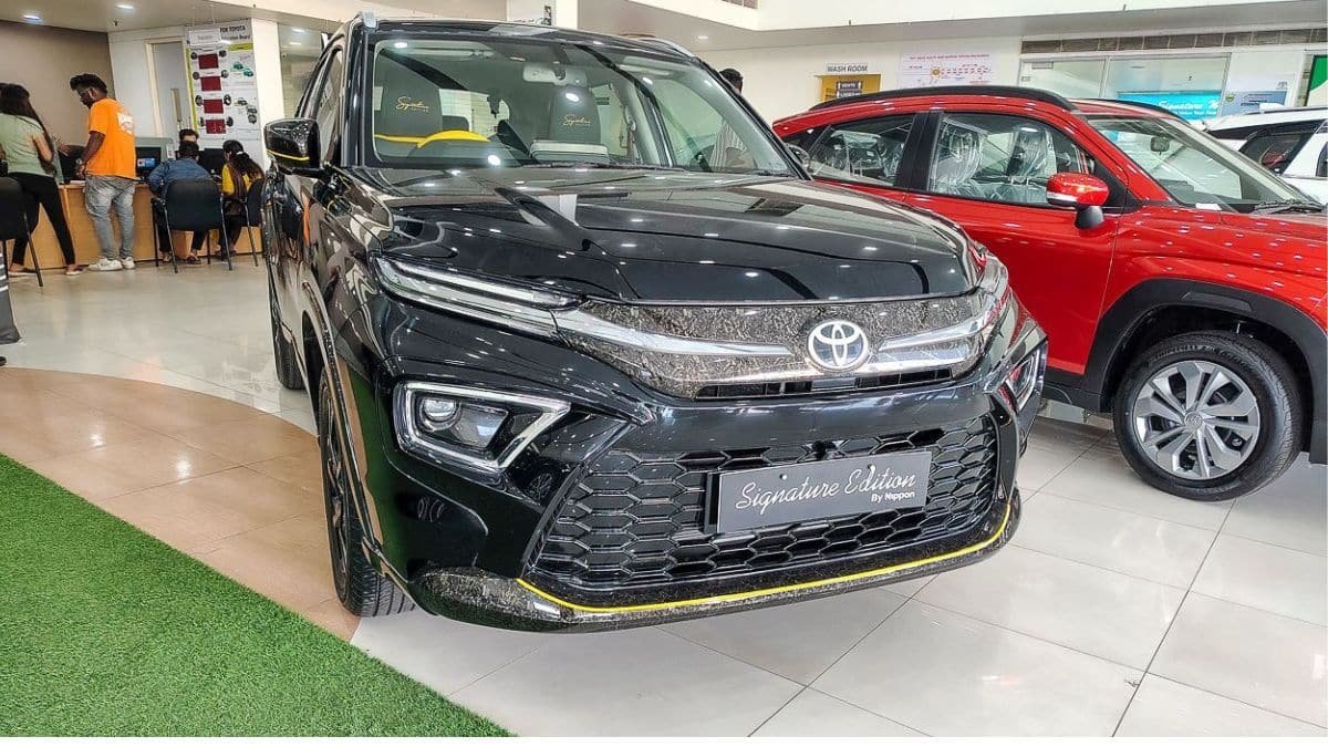 Toyota Urban Cruiser Hyryder midsize SUV driving on an Indian highwaY