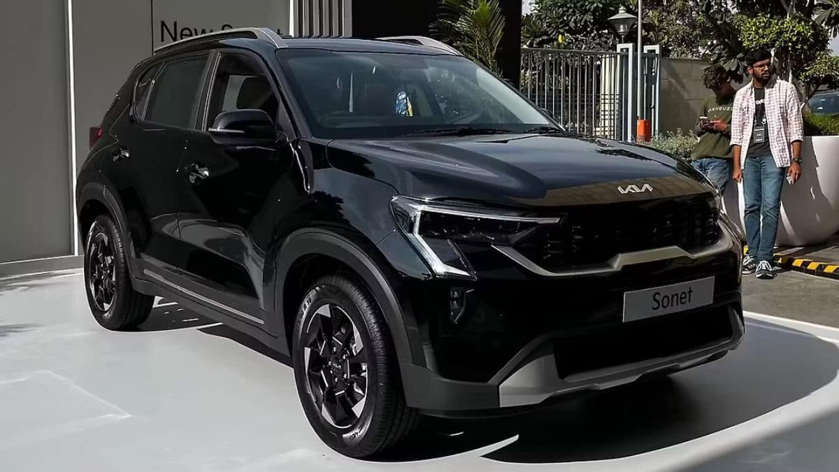 2026 Kia Sonet compact SUV with diesel 6AT and turbo petrol 7DCT automatic variants launched under 10 lakh.