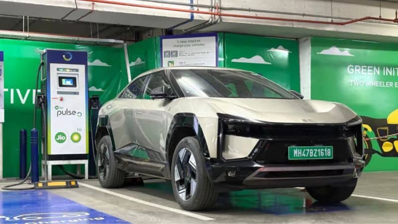 Mahindra BE 6 electric SUVs at a charging station, reflecting India's e-SUV sales crossing 30,000 units in June 2026.