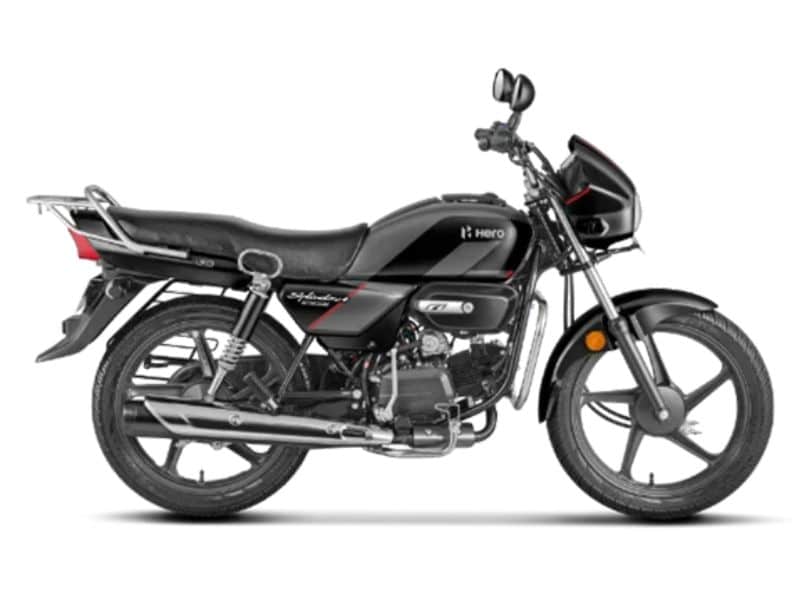 New rider practicing on a Hero Splendor Plus in an empty parking area