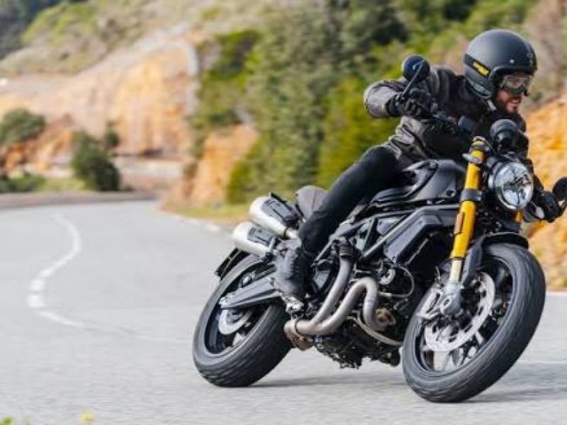 Sports motorcycle in a forward-leaning riding posture typical of the performance category